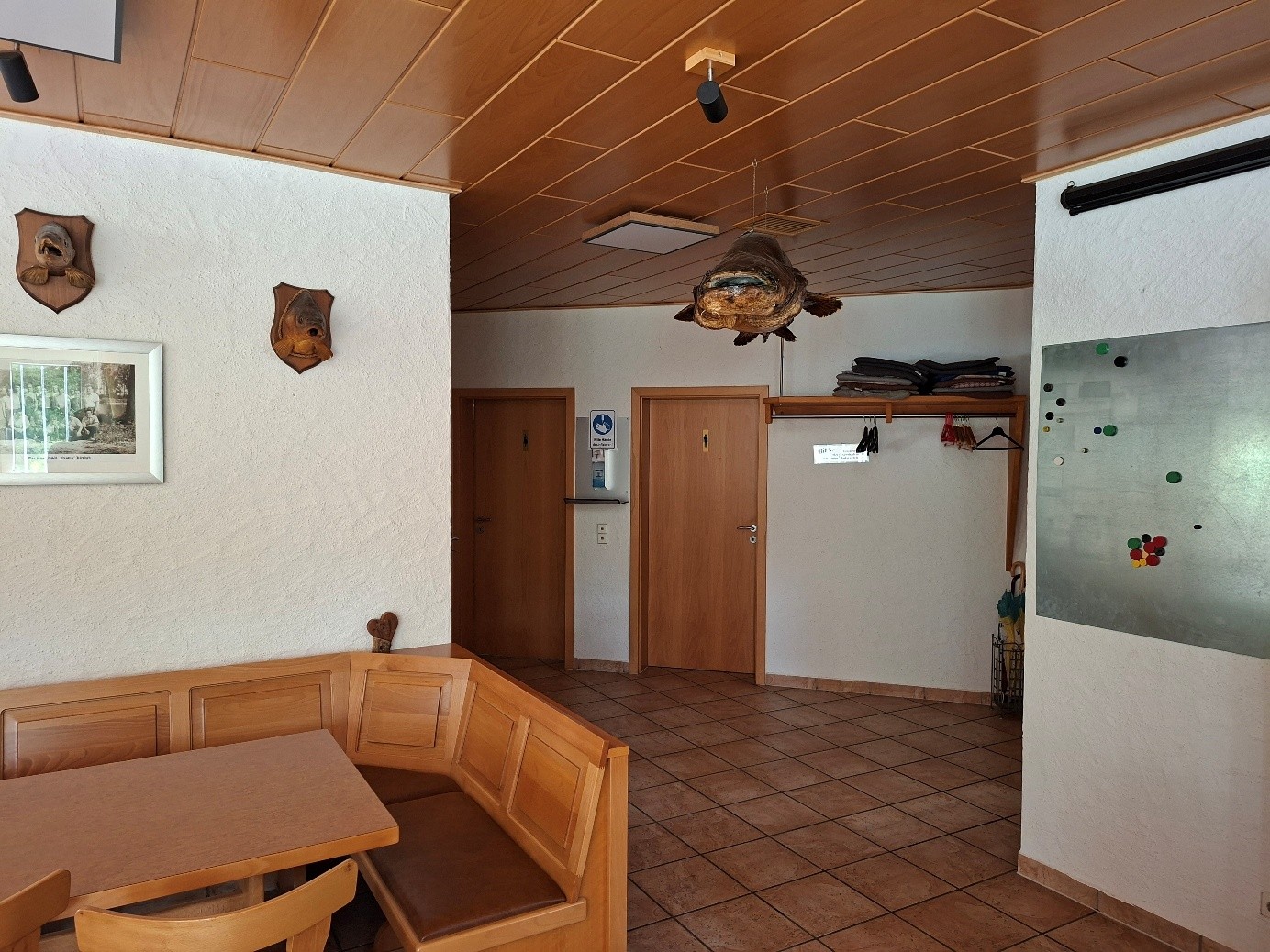Fischerhuette innen hinten